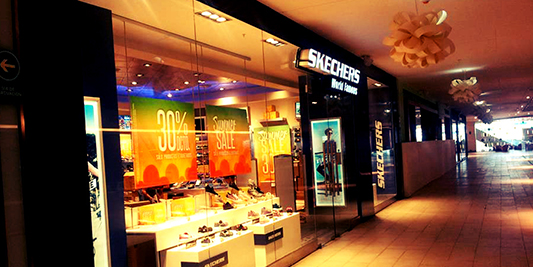 VITRINA SKECHERS